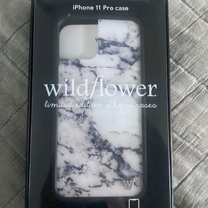 Wildflower iPhone case. size iPhone 11 pro color: white and black design: marble